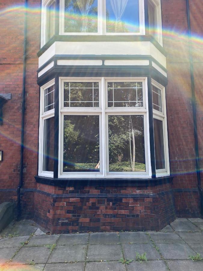 Stylish Apartment With Secure Parking Close To City Chester Exterior photo