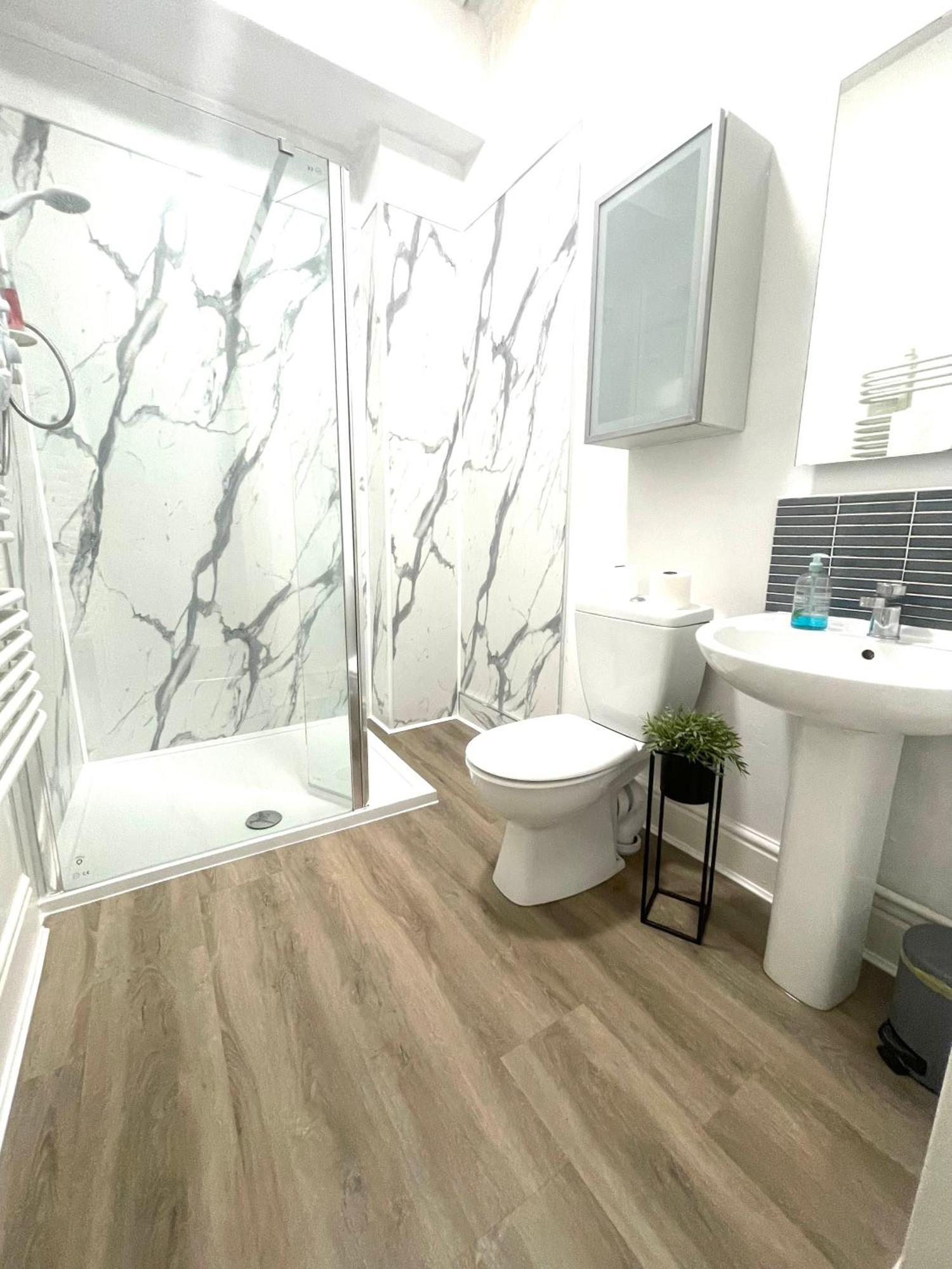 Stylish Apartment With Secure Parking Close To City Chester Exterior photo